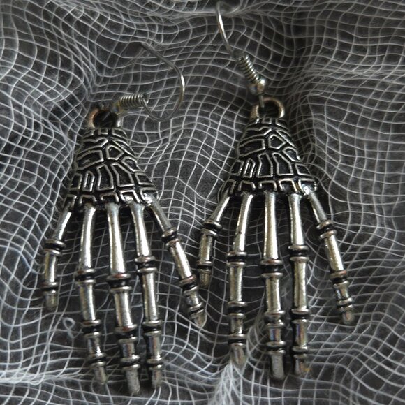 SKELETON HAND EARRINGS - COSTUME JEWELRY - Picture 1 of 5